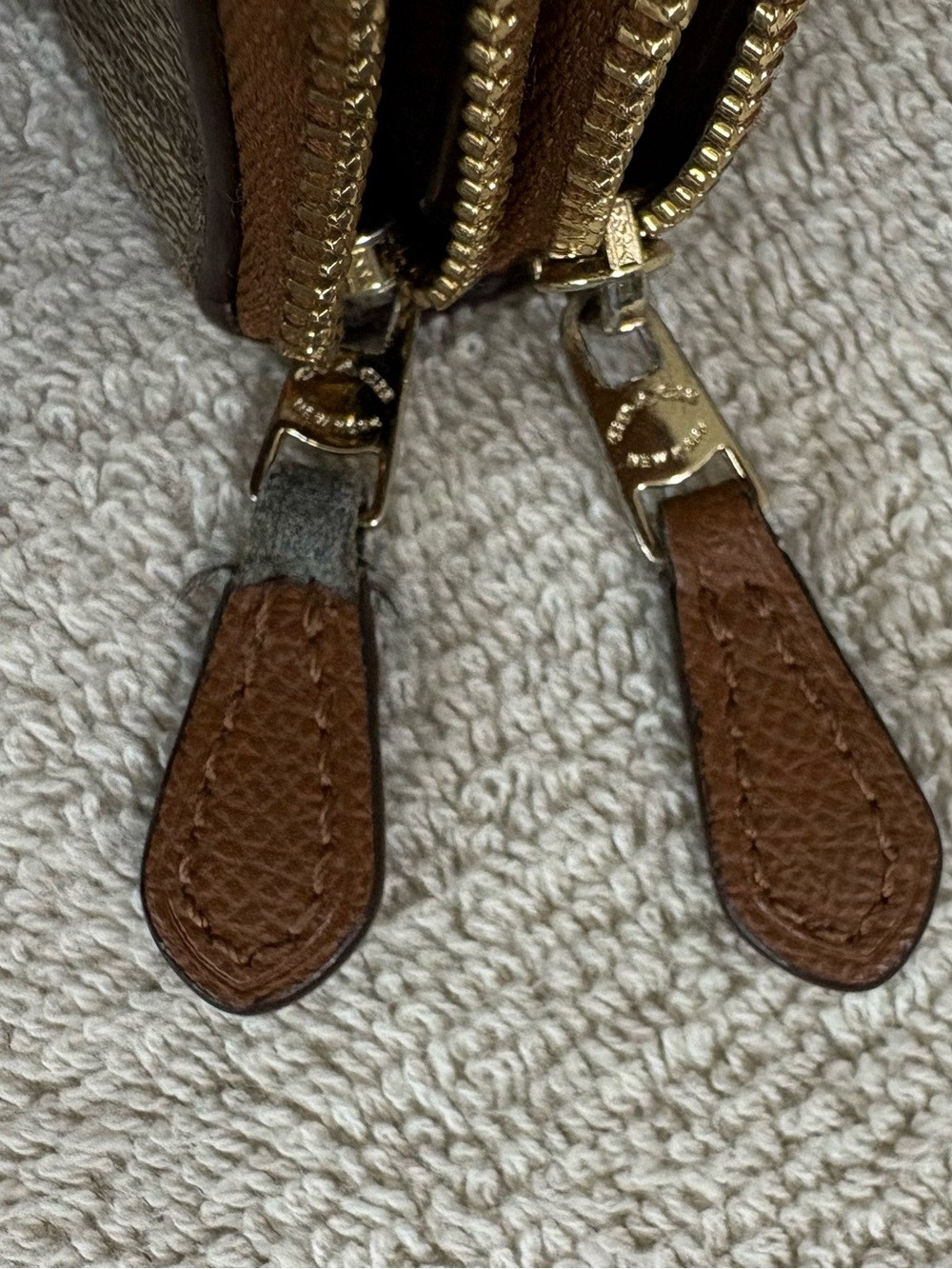 Vintage COACH Beige & Brown SIGNATURE C Double ZIP Around WRISTLET WALLET - Picture 5 of 5
